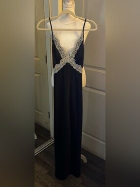 Sincerely Jules Black Maxi Dress with Lace. Womens Size M